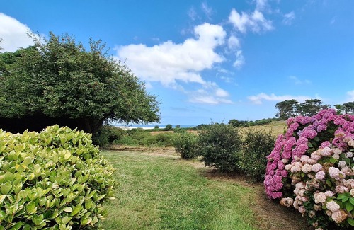 Kerlouet House | House with garden and sea view