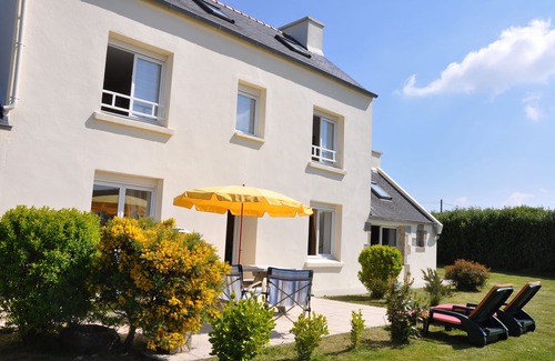 Lannilis House | House with garden, close to the sea.