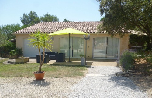 Combas House | House with garden
