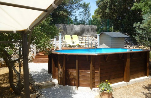 Combas House | House with garden