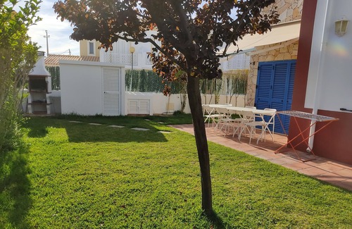 Manta Rota House | House with garden near the beach