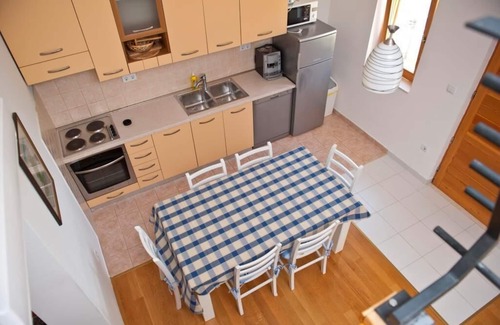Mejasi House | House with garden perfect for a family holiday