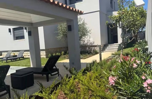 Faulha Villa | House with garden & pool near the beach