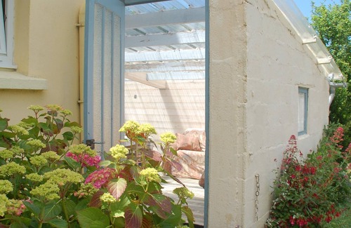 Ploneour-Lanvern House | House with large garden