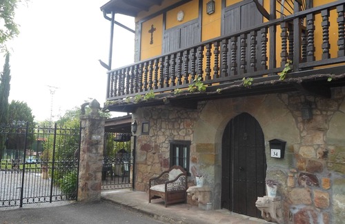 Parbayon House | House with pool, tennis court 4000m garden, terrace, barbecue .