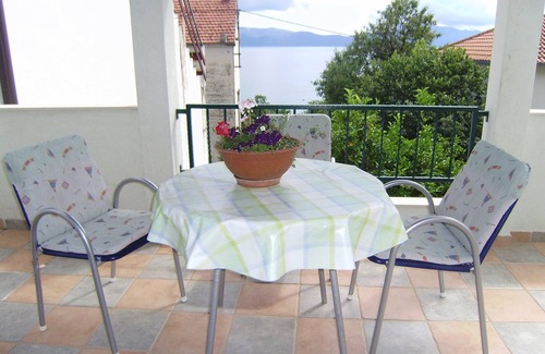 Brist House | House With Private Garden With Grill And Sea Views, Near the Beach