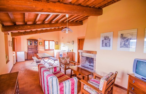 Amelia House | House with private pool in Umbria, 90 kms northern Rome. 6 bedrooms.