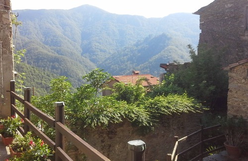 Stazzema House | House with swimming pool located in the mountains and near the sea.