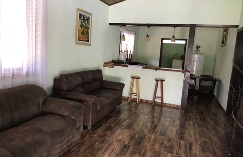 Nazare Paulista Cottage | House with veranda with 2 bedrooms, 4 bathrooms, large living room