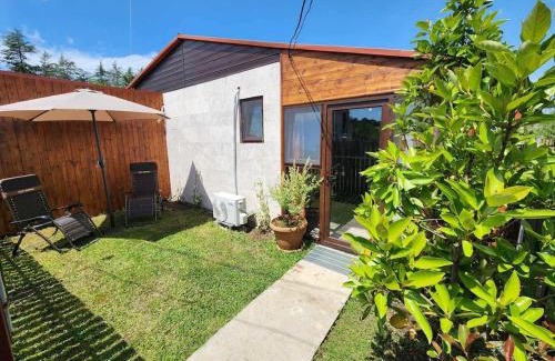 Ureki House | House & yard Hellen S for two 150m from beach