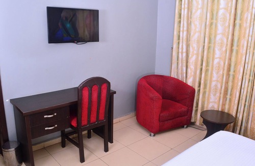 Ojodu Hotel | House5 Royal Comfort Ltd
