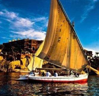 Aswan Boat Rental | Houseboat ∙ 1 bedroom ∙ 2 guests