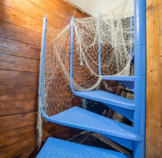 Puck Boat Rental | Houseboat GDY-50, dom na wodzie z sauną i jacuzzi