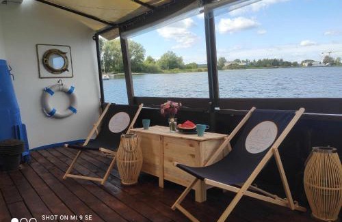 Puck Boat Rental | Houseboat GDY-50, dom na wodzie z sauną i jacuzzi