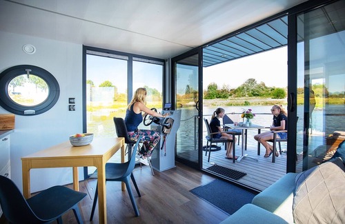 Ophoven Boat Rental | Houseboat Houseboat Houseboat vacation Maasplassen Limburg Otter Easy Houseboats