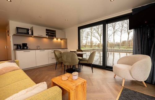 Offingawier Boat Rental | Houseboat in Offingawier with Sea View