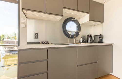 Volendam Boat Rental | Houseboat in Volendam Marina