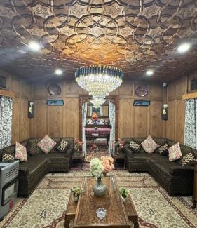 Dal Lake Boat Rental | HOUSEBOAT JAZZ