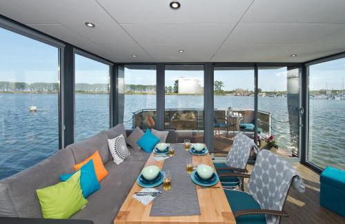 Cedry Wielkie Boat Rental | Houseboat