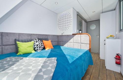 Cedry Wielkie Boat Rental | Houseboat