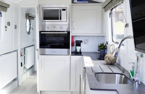 Moorfleet Boat Rental | Houseboat "sutje" - vacation home on the water