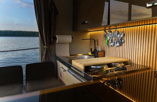 Augustow Boat Rental | Houseboat Villa Marina- domek na wodzie