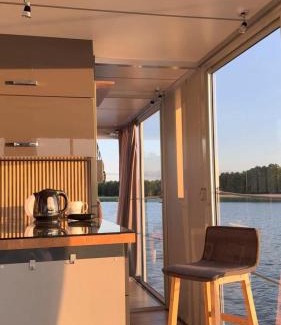 Augustow Boat Rental | Houseboat Villa Marina- domek na wodzie