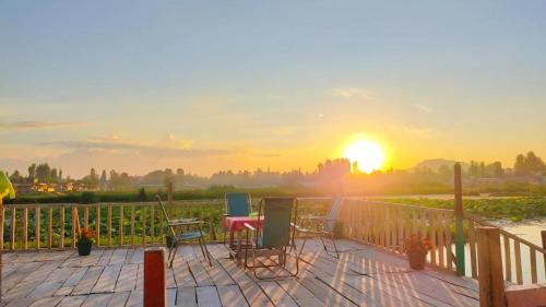 Dal Lake Hotel | Houseboat Wild Rose