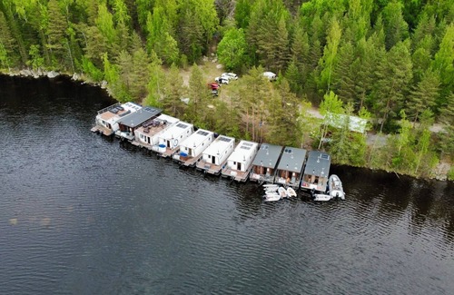 Heinola Boat Rental | Houseboat with firewood sauna