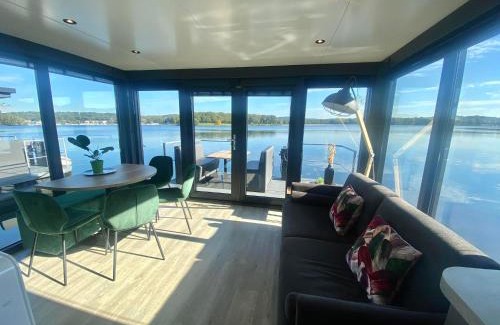 Middelaar House | Houseboats Mookerplas