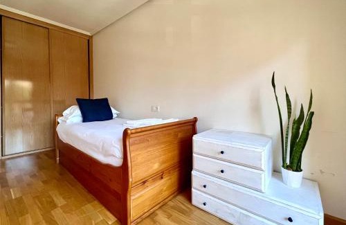 Leon Apartment | Housingleon- Casa Oliva con Garaje