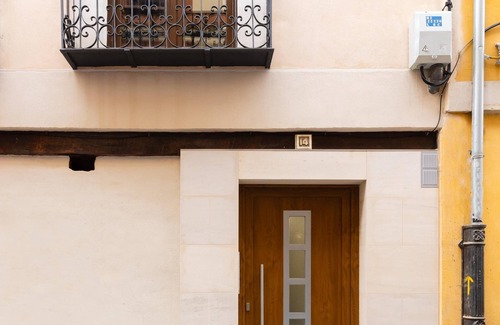 Old Town Apartment | Housingleon- Five Rooms Botines