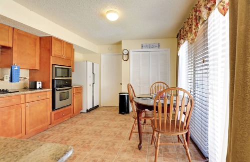 Meadows Place House | Houston Area Home w/Yard - 5 Mi to Sugar Lakes!