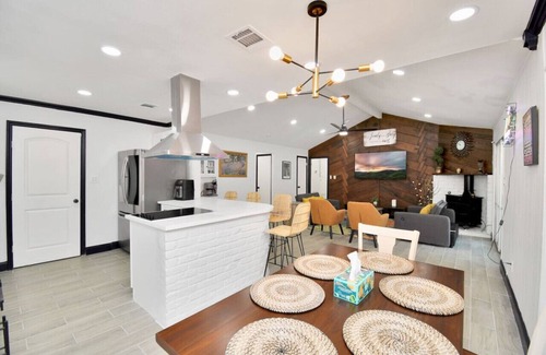 Clodine House | Houston Cozy Staycation with Covered Private Pool