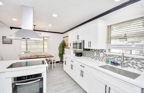 Clodine House | Houston Cozy Staycation with Covered Private Pool