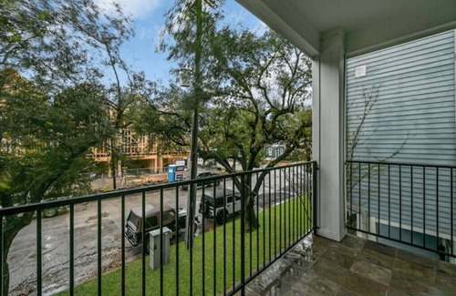 East Downtown Houston House | Houston Downtown Medical Centern