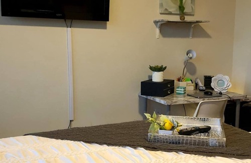 Greenway Plaza-Upper Kirby Apartment | Houston Luxury Living Retreat