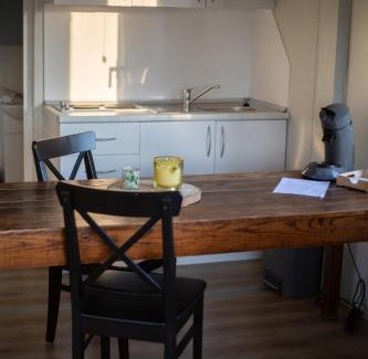 Nieuwerkerken House | Houten huisje tussen paarden