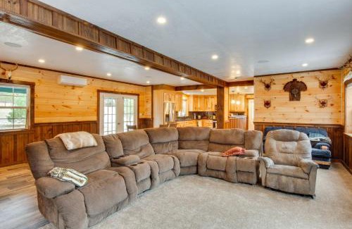 Olanta House | Houtzdale Home with Shuffleboard and Pickleball!