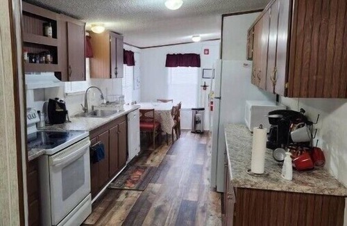 Sandersville House | How Suite it Isnn