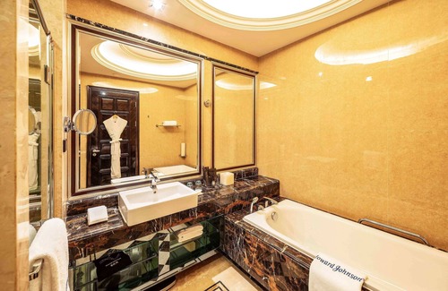 Shuangliu District Hotel | Howard Johnson Agile Plaza Chengdu