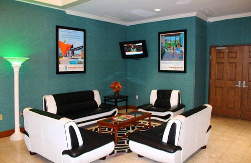 Salem Hotel | Howard Johnson Hotel & Conference Center by Wyndham Salem