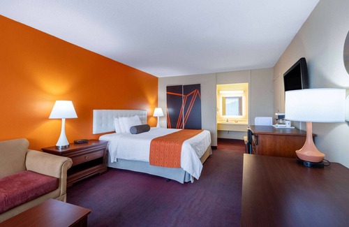 Salem Hotel | Howard Johnson Hotel & Conference Center by Wyndham Salem