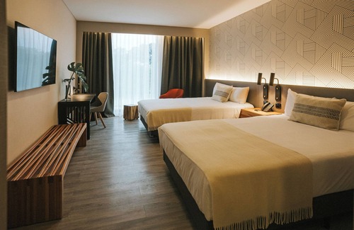 Resistencia Hotel | Howard Johnson Plaza La Ribera