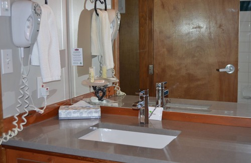 Downtown Squamish Hotel | Howe Sound Inn & Brewing Company