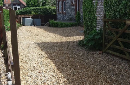 Weybourne House | HOXNE HOUSE WEYBOURNE ring AVAILABLE 5 bedroom10bed north coast.