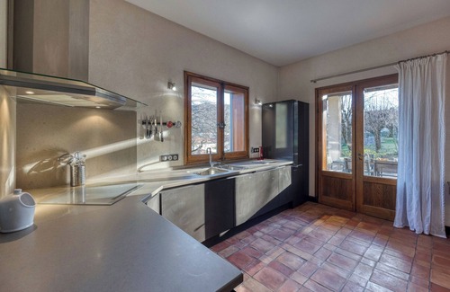 Seyssins House | #HP | La maison des Lilas 🫐| Large family house, sleeps 12, garden
