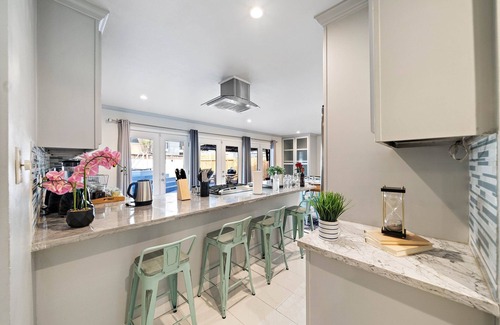Brookhollow House | Htown Pool Nr Heights, Galleria | HotTub | Games