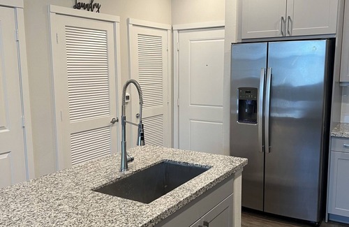 Spring Branch East Condo | HTX Lovely 1 Bedroom Condo with Pool