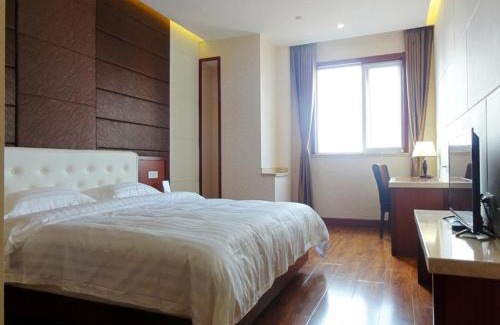 Pichaiyuan Hotel | Hua Qi Kaiserdom Hotel Zhongshan Road St Michael's Cathedral and Zhanqiao Pier Qingdao